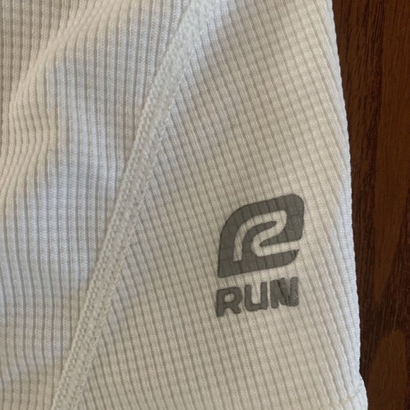Road Runner Sports Sleeveless White Textured V-Neck Tee size xs running … - Picture 4 of 9